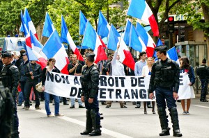 Paris, le 9 juin 2012.Sixtine Jeay portant la banderole de tête, tout le gratin de l’extrême droite la plus radicale était présent ce jour là comme l’évoquait Réflexes dans cet article. http://reflexes.samizdat.net/spip.php?article488